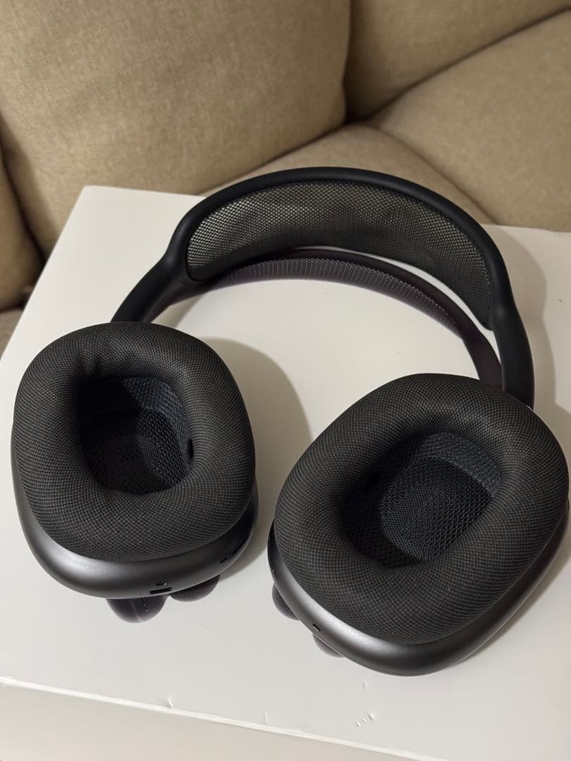 Airpods maxスペースグレー　Apple