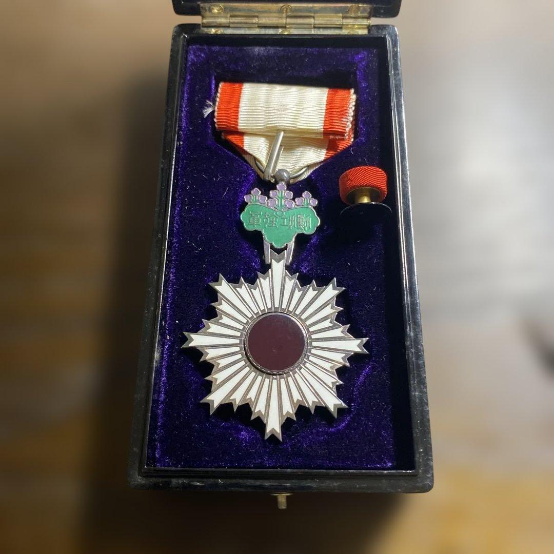 大日本帝国　海軍　中尉　勲章