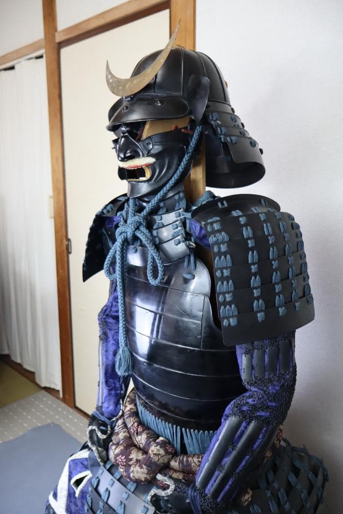 キ*ー様 大人が着用可能な甲冑一式／青糸威・黒塗胴・月形前立兜／送料込み
