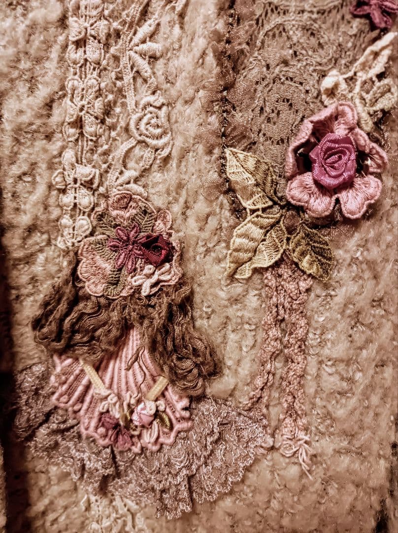 日本製株式会社ドロシー人形、花、バッグ刺繍レース使いコート