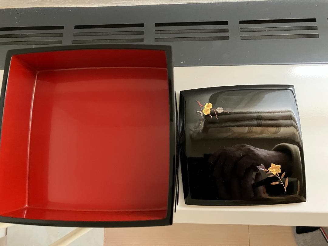 輪島塗　草花蒔絵三段重　　紙共箱