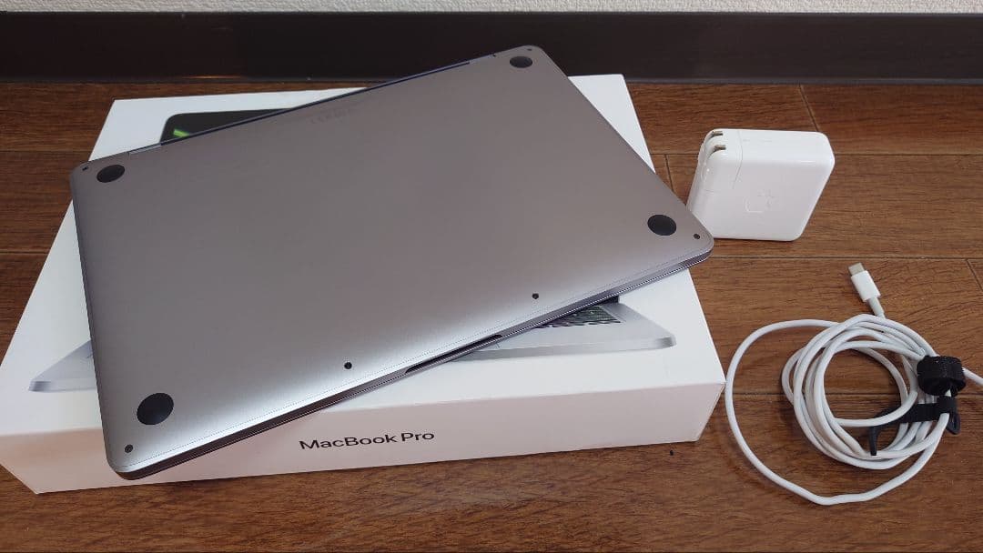 MacBook本体 Apple MacBook Pro (M2, 8GB)