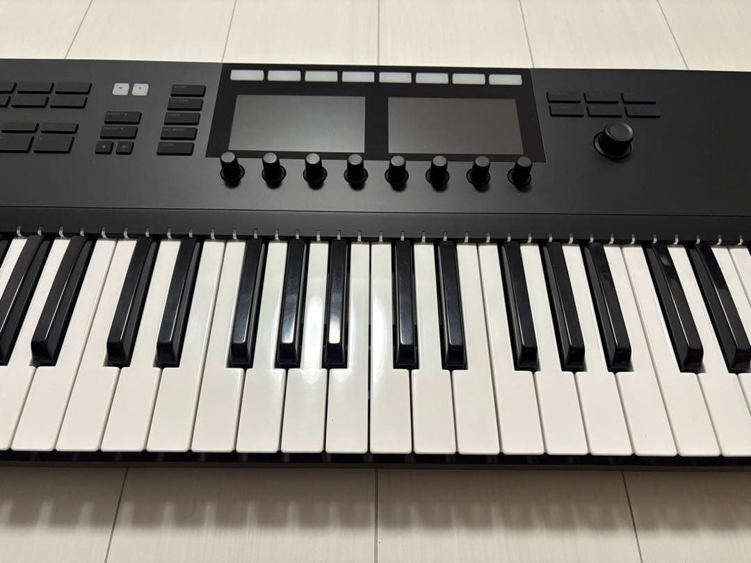 KOMPLETE KONTROL S49 MK2 MIDIキーボード