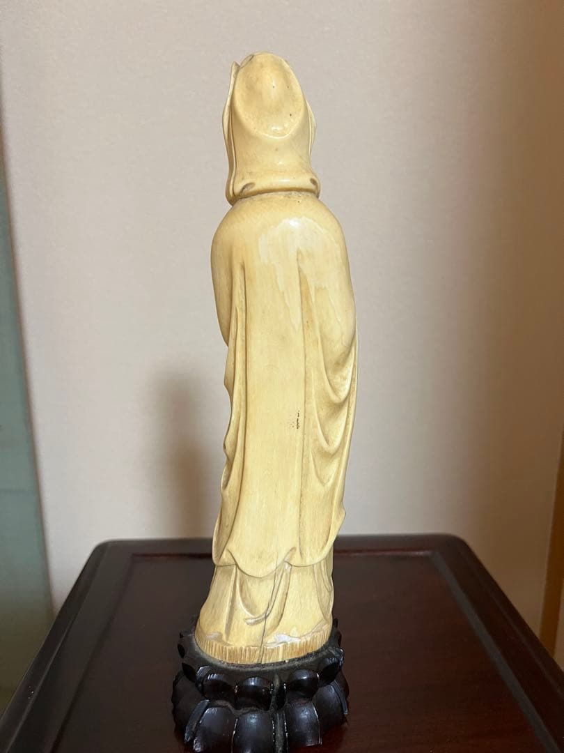 観音像 黒色台座付き