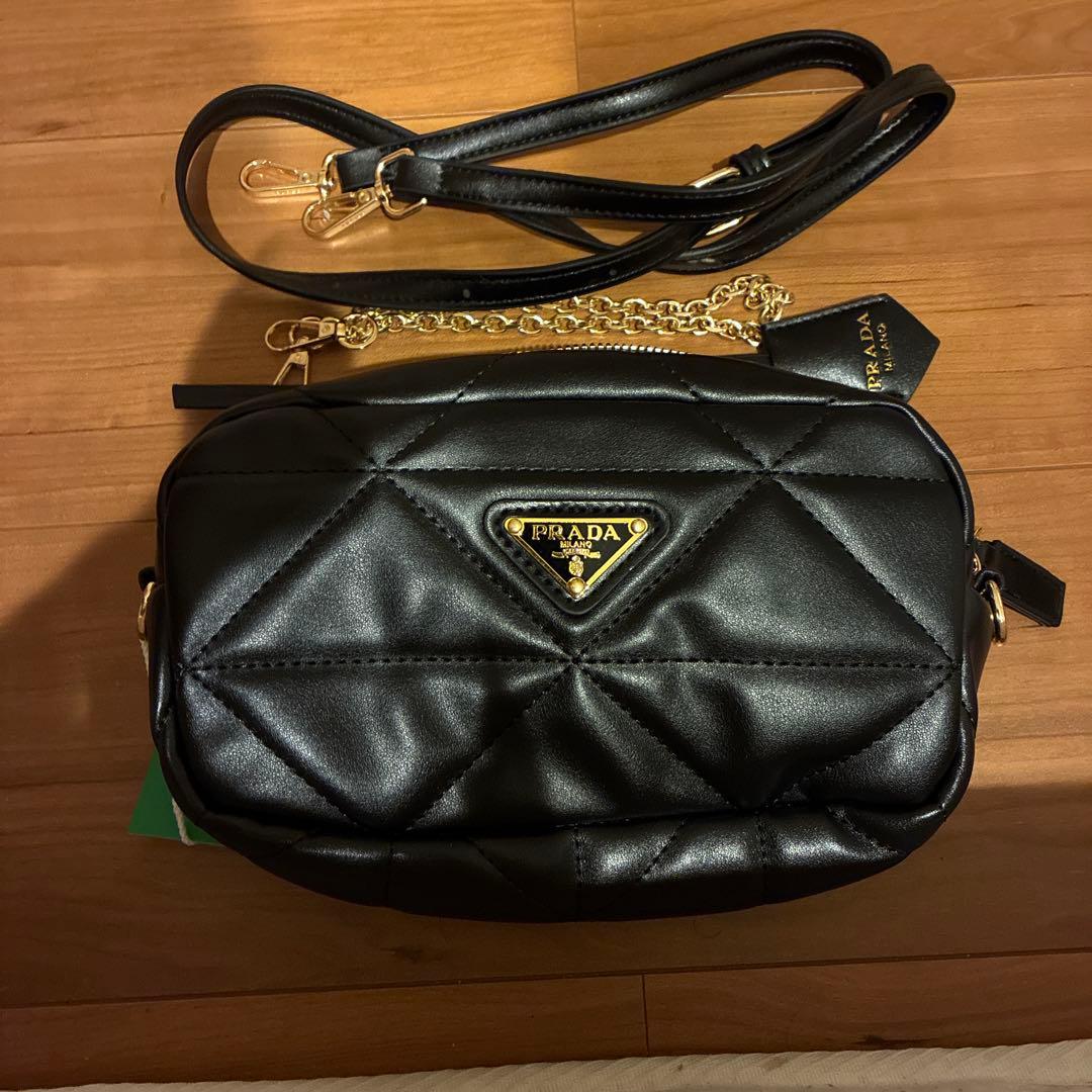 PRADAブラックショルダーバッグノベルティ