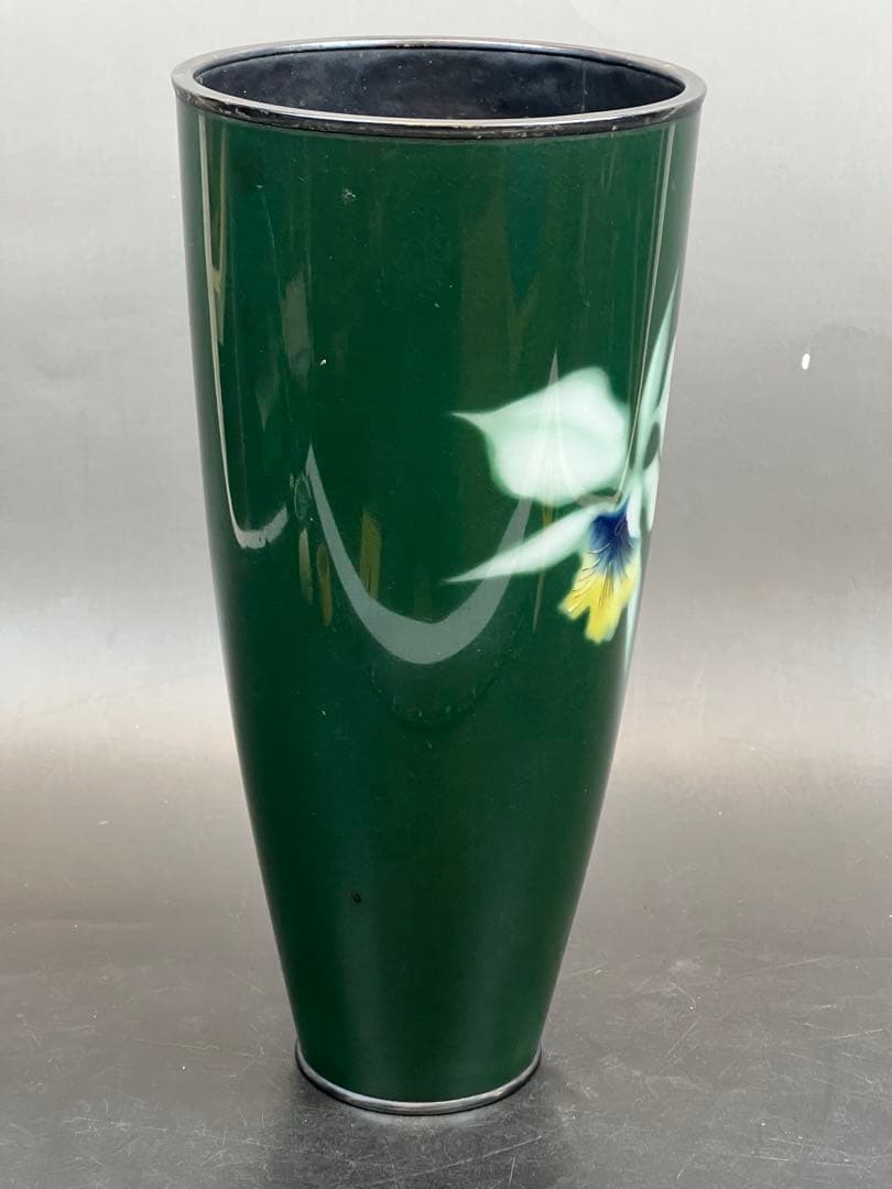 ［珍品］安藤七宝燒 緑透釉　口と底の包みは純銀です　高さ26cm 送料込み