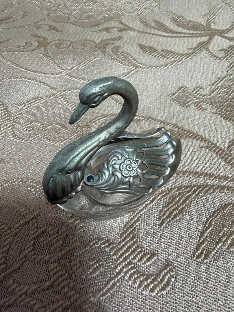 金属とガラス製 白鳥型　アクセサリー入れ