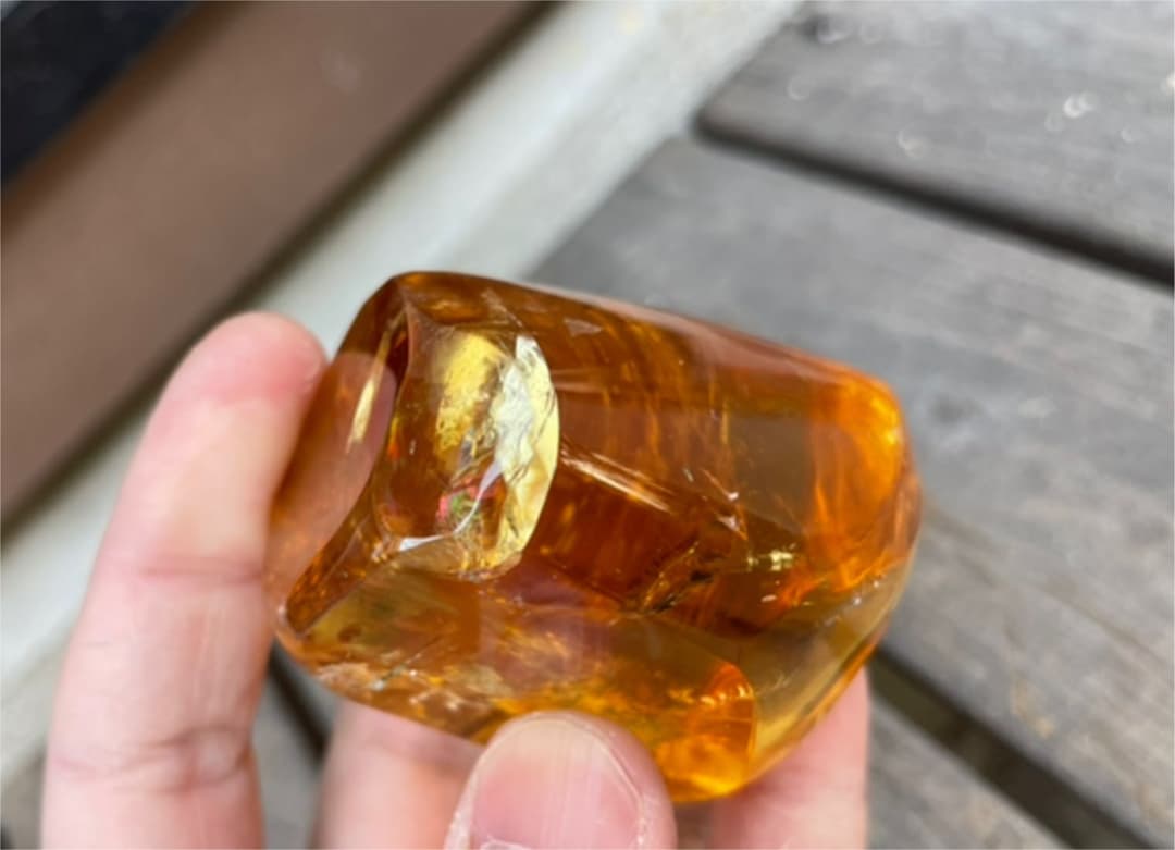 インペリアルトパーズ　710ct 未鑑定　色石