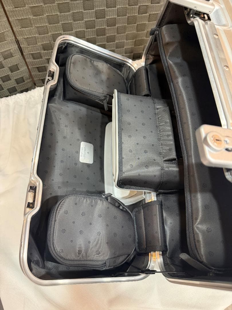 【極美品】RIMOWA リモワ PILOT パイロット スーツケース 31L