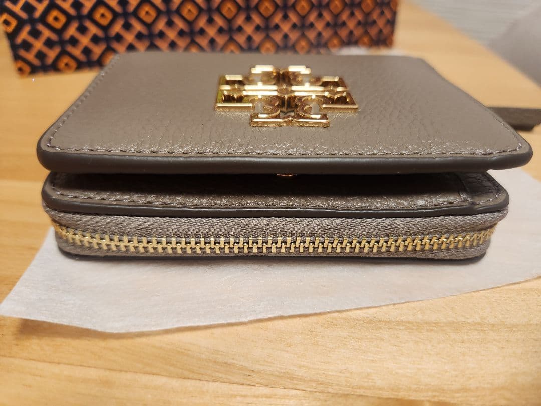 [人気色]Tory Burch 二つ折り財布