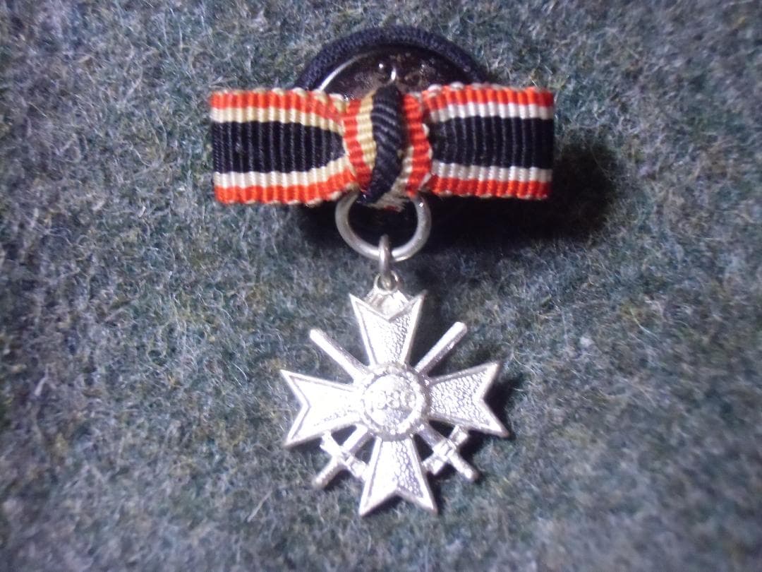 ＢＷドイツ軍/連邦軍＊１９５７年制定＊戦功騎士十字勲章剣付きミニチュア章(実物）