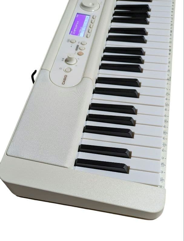 CASIO LK-526 光ナビゲーション付きキーボード 2022年製