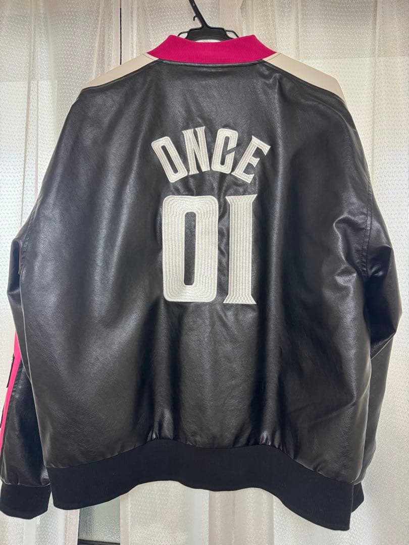 【TWICE】-完売品- READY TO BE スタジャン/Lサイズ