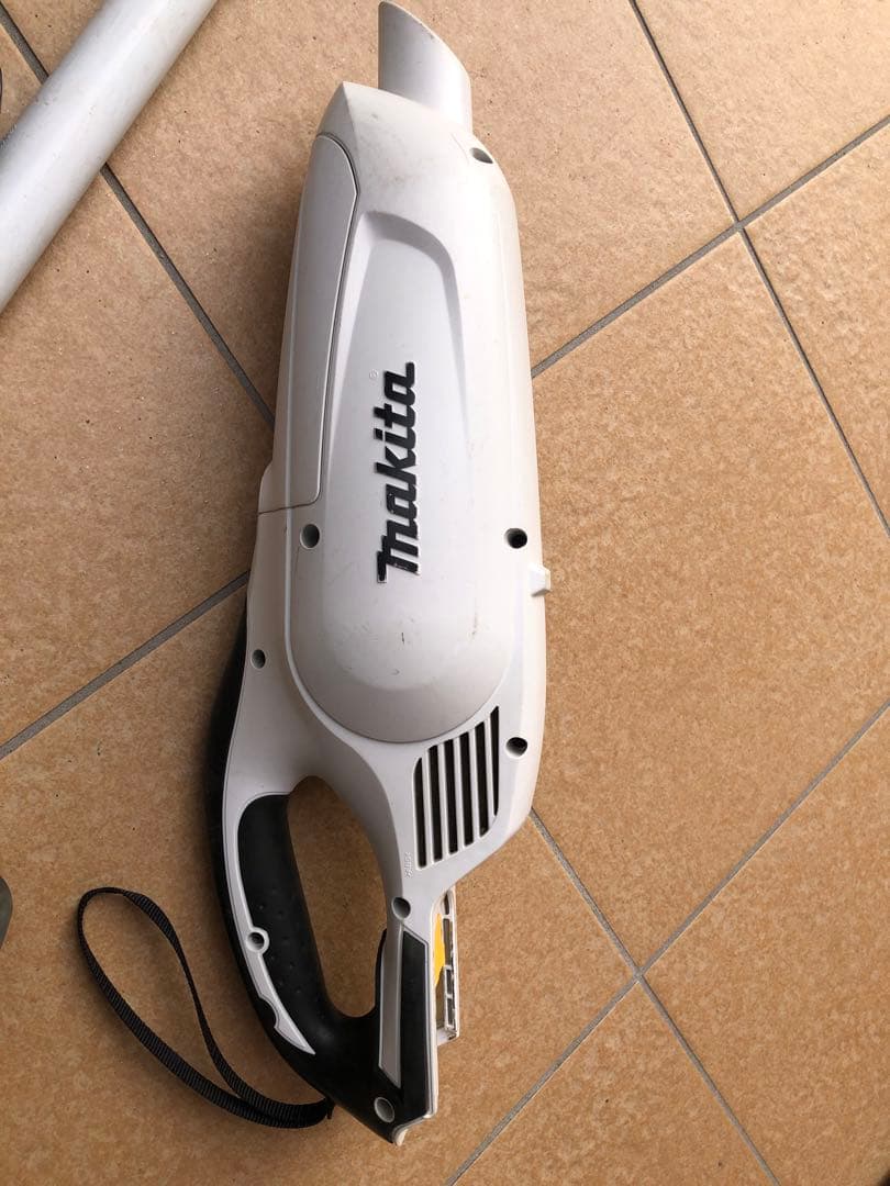 Makita 掃除機充電式クリーナー 本体CL182FDバッテリー＆充電器セット