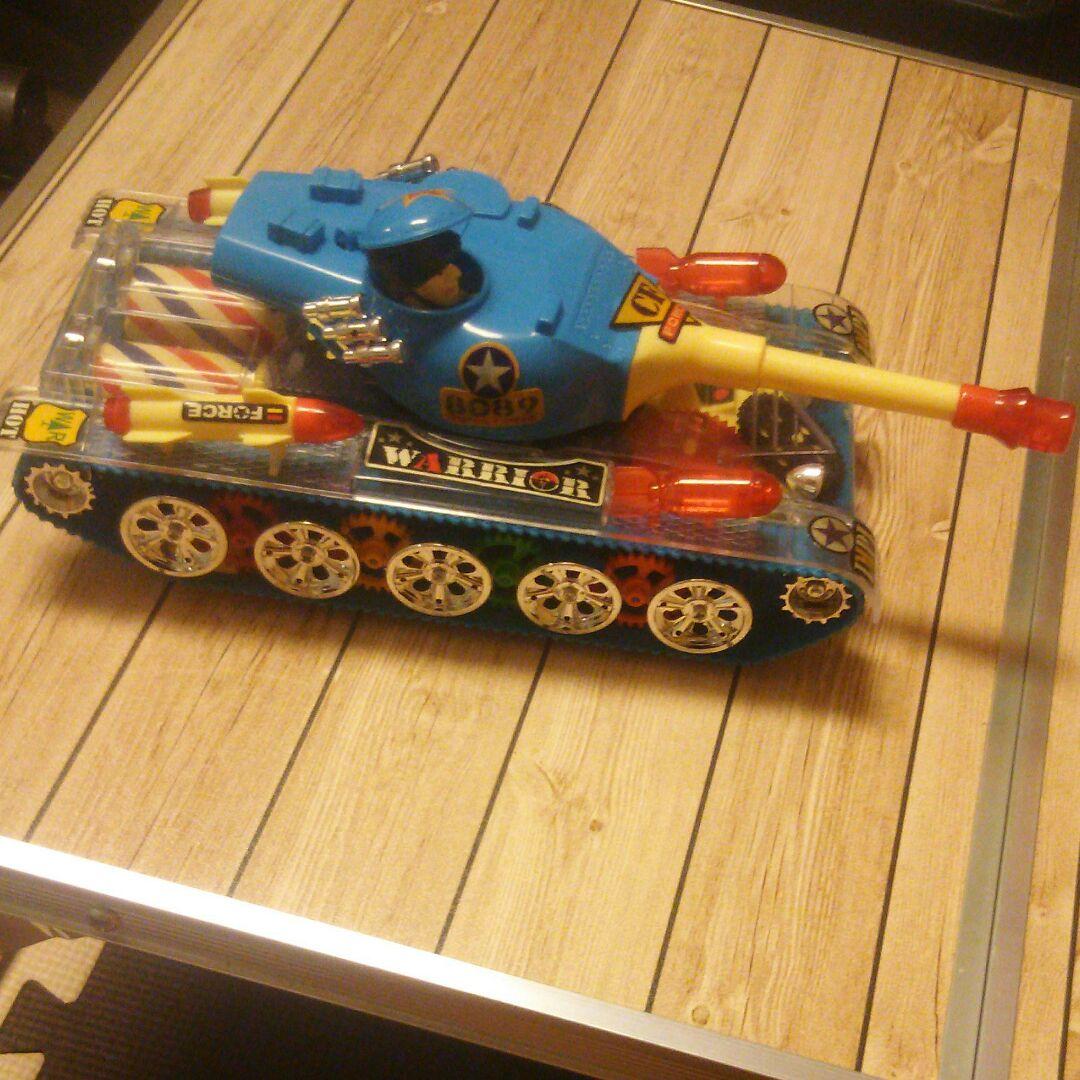 透明戦車 スーパータンク スケルトン JIN LI