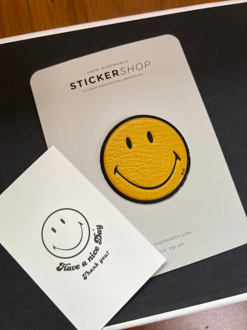 新品未使用超レアLONDON本店購入アニヤハインドマーチスマイリー革ステッカー