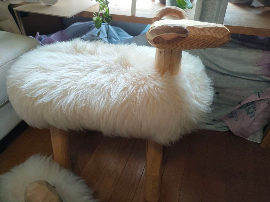 羊　スツール　北欧　羊の形のファースツール　アクタス 子羊とペア！