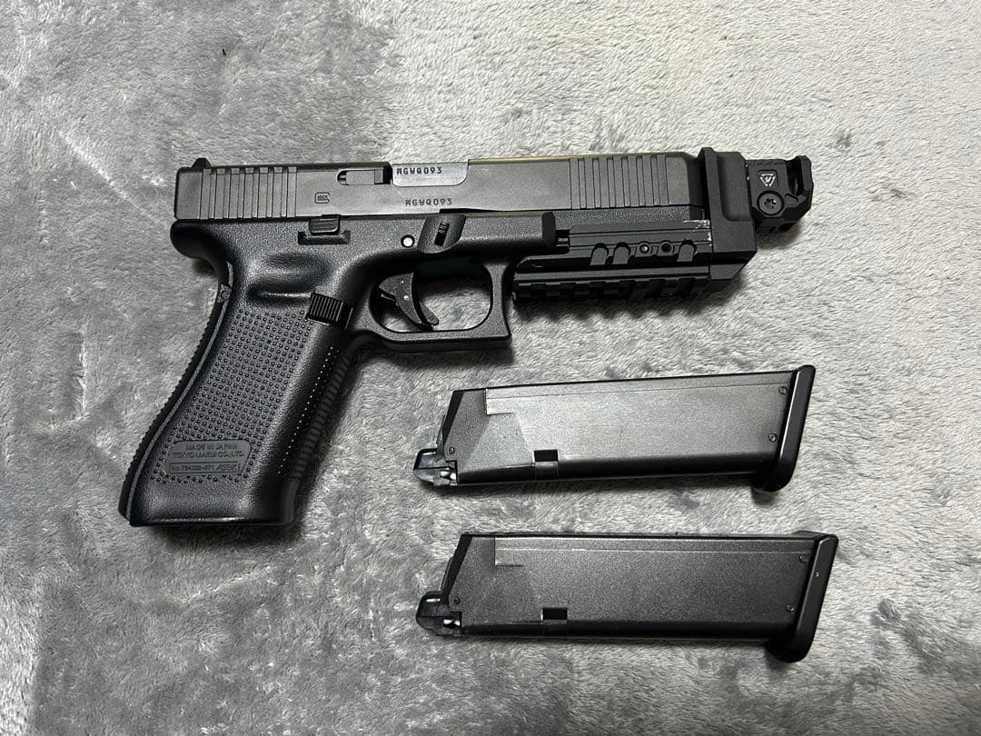 東京マルイ　glock17 gen5 コンペンセイター　予備マガジン　ホルスター