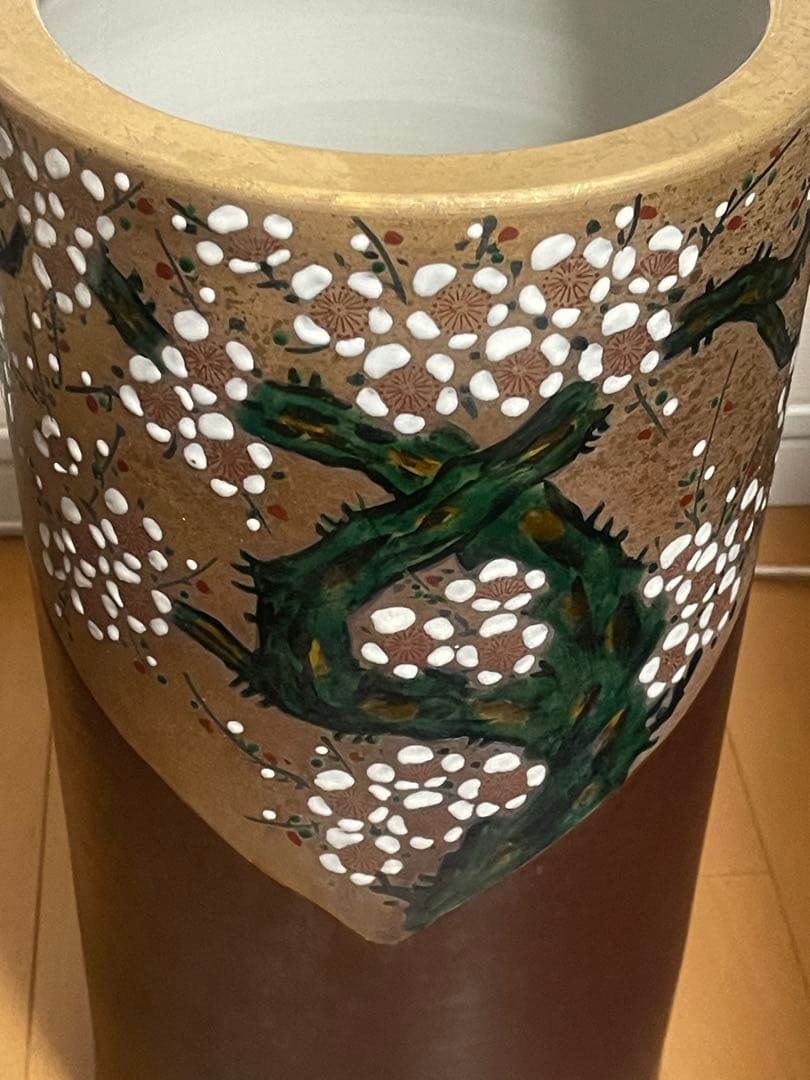 年代不明，骨董塗金茶色掛釉梅の花柄。壺。花瓶特大置物高さ42.5Cm。九谷。