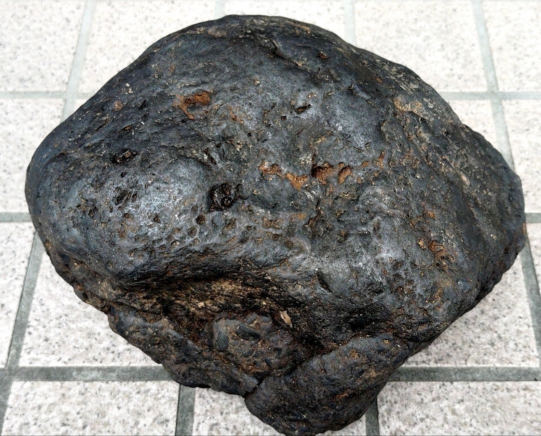 ひかる★マグネタイト原石★本宿コールドロン転石【川ズレ・ウブ・比重〜5】