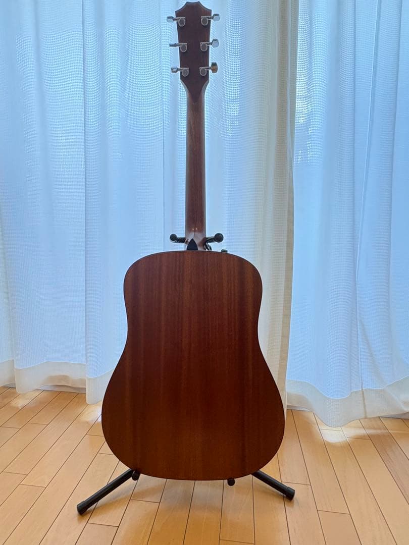 Taylor アコースティックギター 110eギターケース付き