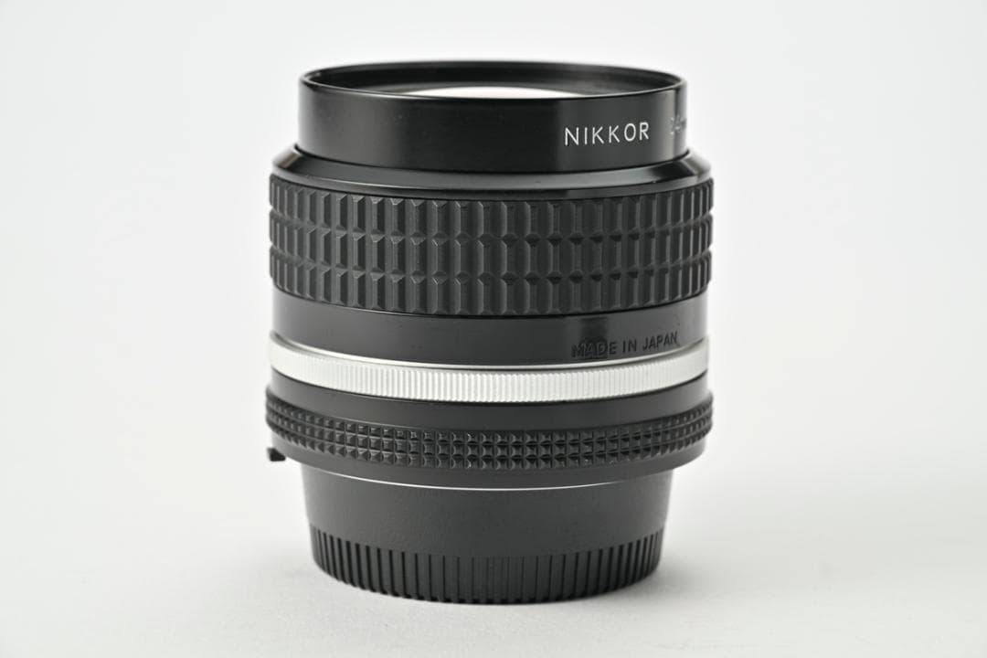 ニコン Ai Nikkor 24mm F2S フード付き