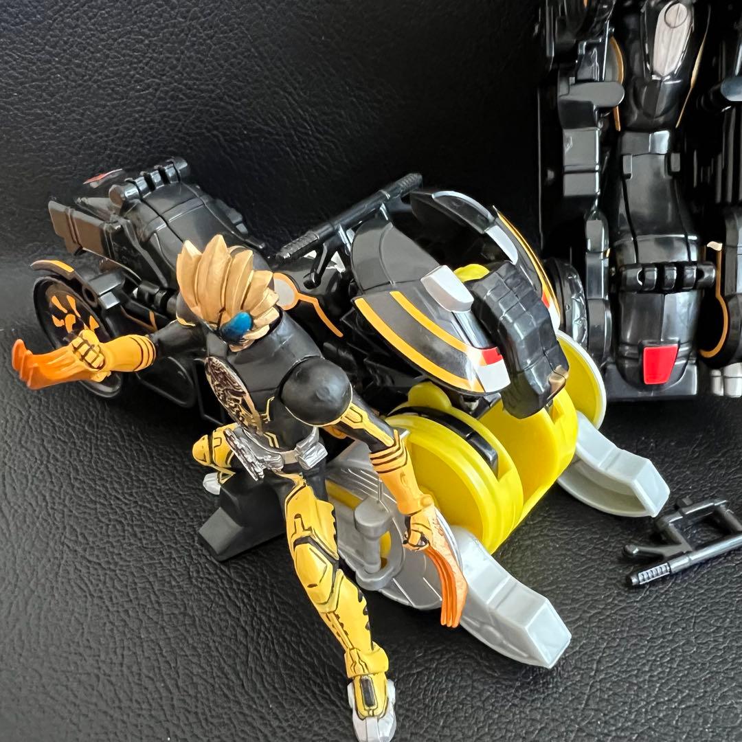 ■ 食玩 仮面ライダーオーズ ラトラーターコンボ ライドベンダー カンドロイド