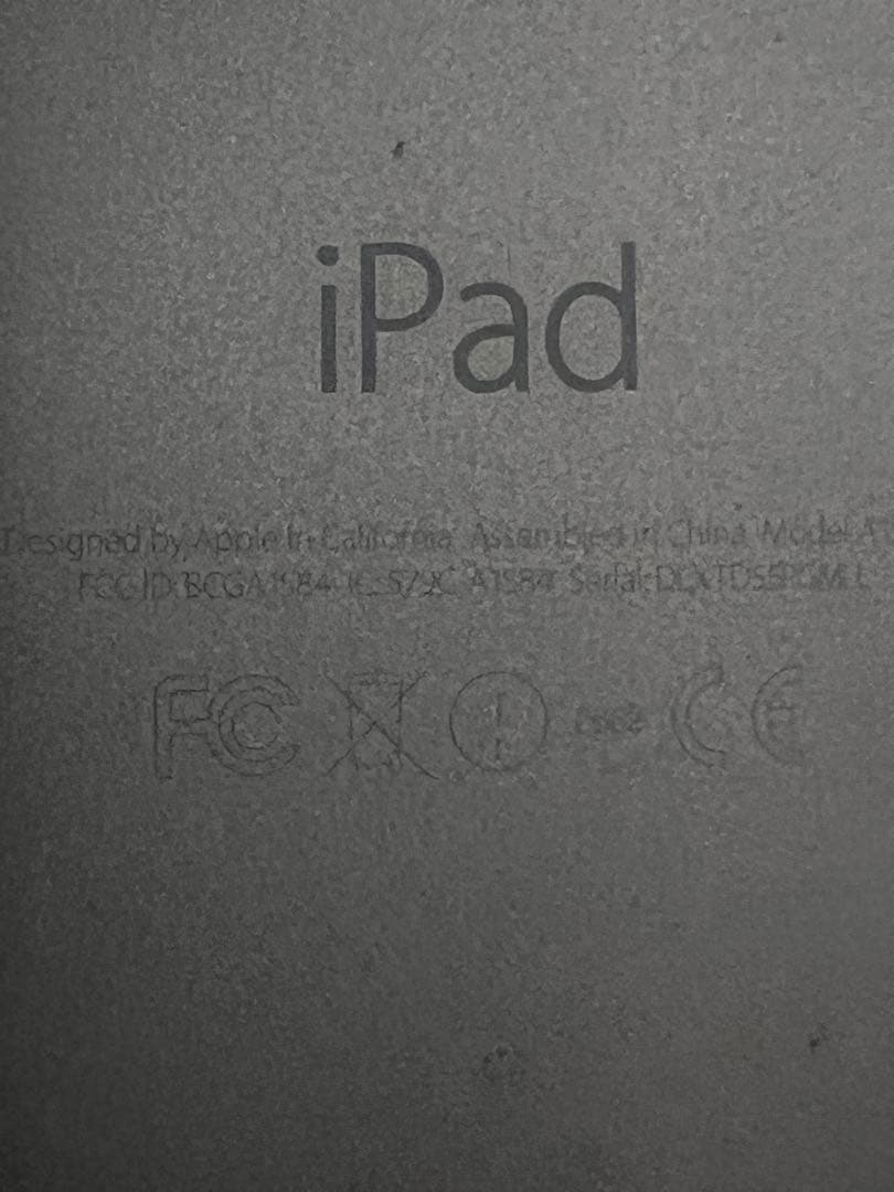 iPad Pro (12.9インチ)　Wi-Fiモデル：A1584 シルバー