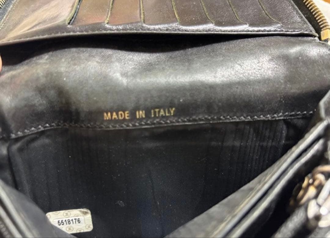 CHANEL シャネル　キャビアスキン　二つ折り財布