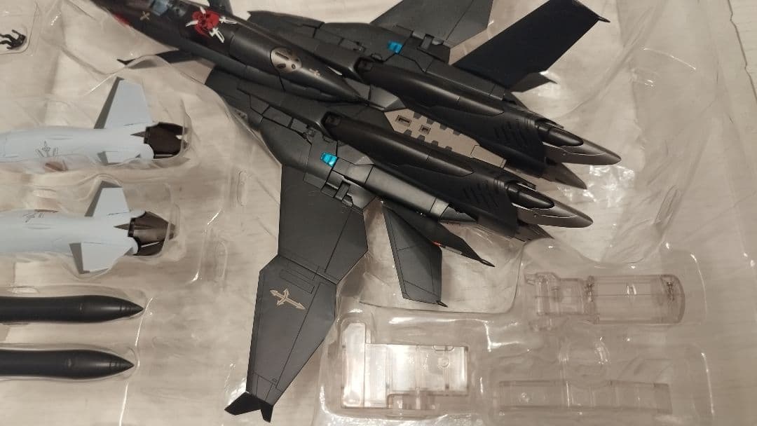 アルカディア 1/60 完全変形 SV-51γ イワノフ搭乗機