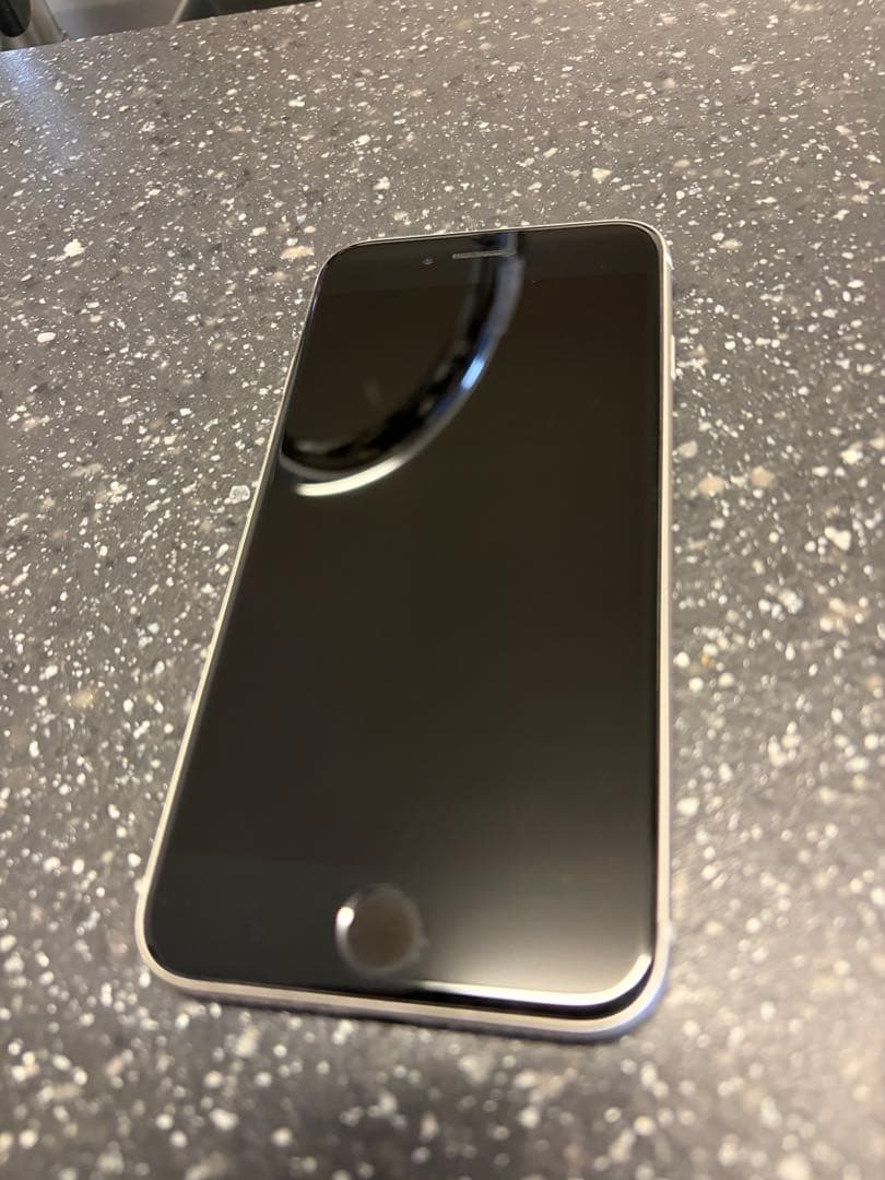 Apple iPhone SE 第3世代　スターライト　128GB