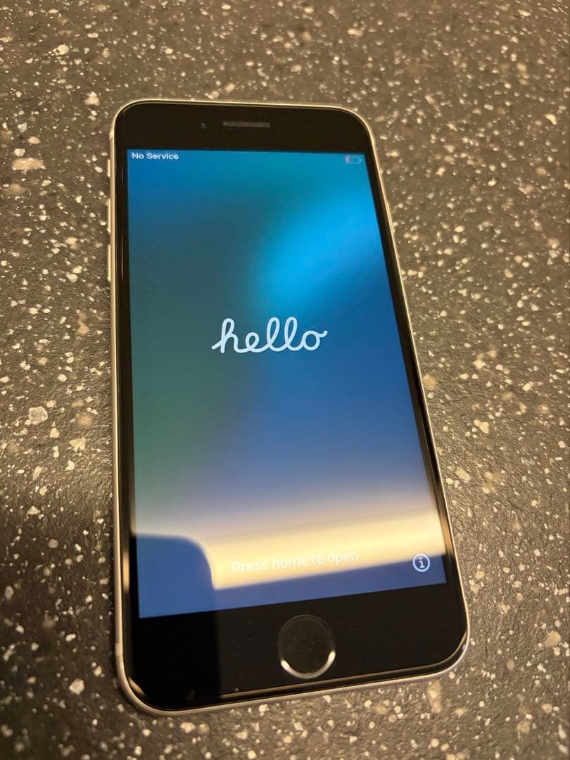 Apple iPhone SE 第3世代　スターライト　128GB