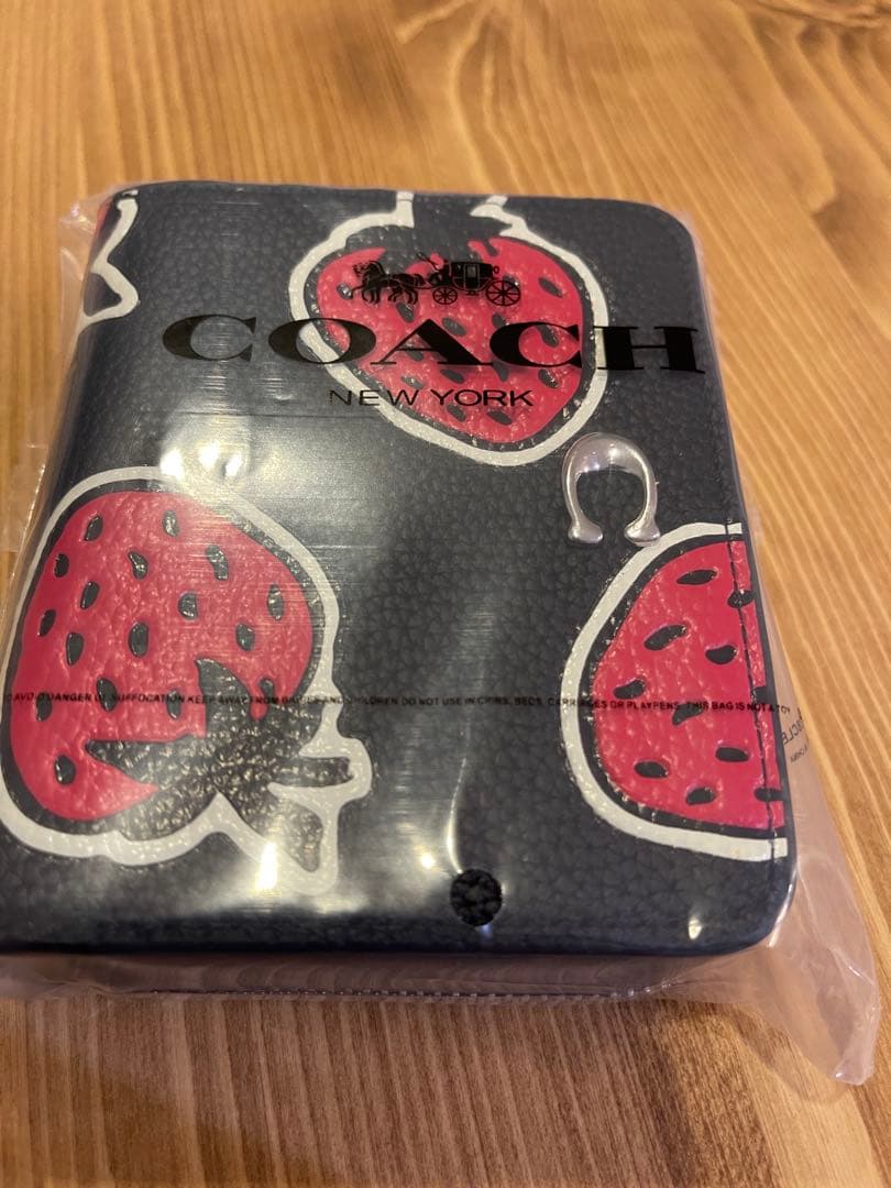 【新品】COACH★コーチ可愛いイチゴの二つ折り財布