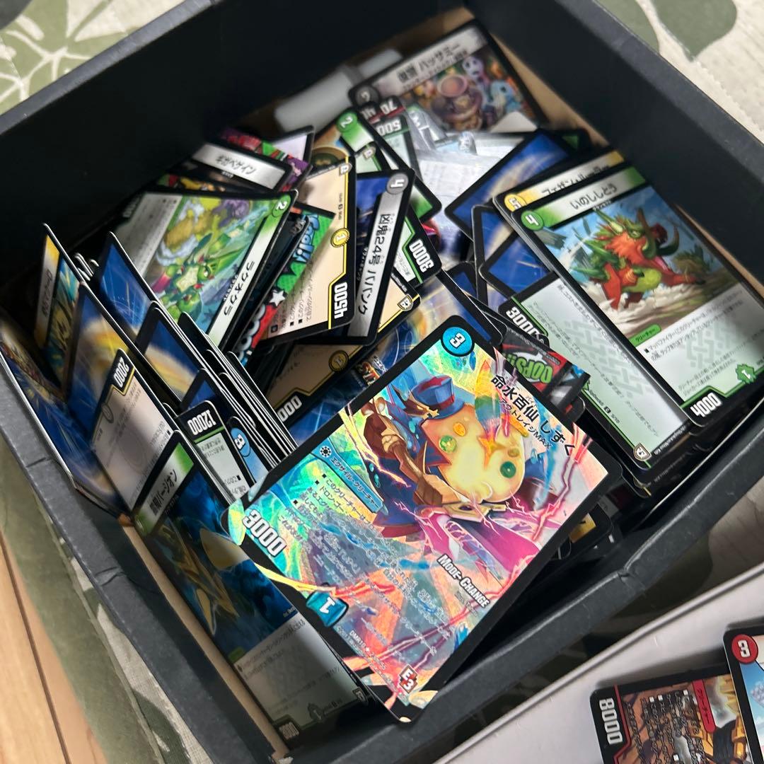 何があるかわからない2000枚以上ありそうなデュエルマスターズのカードセット