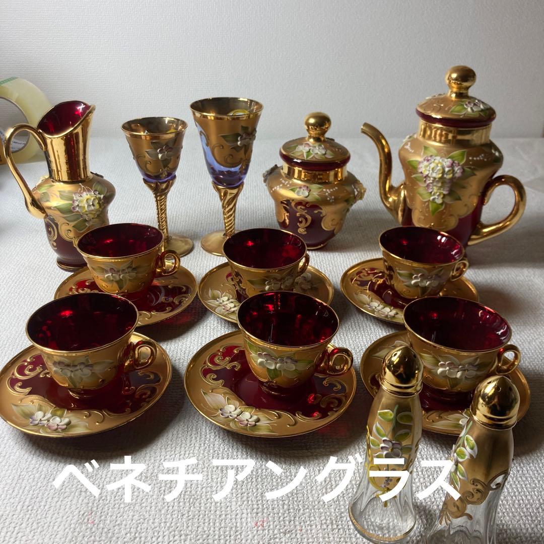 ベネチアングラス　赤と金の花柄ティーセット