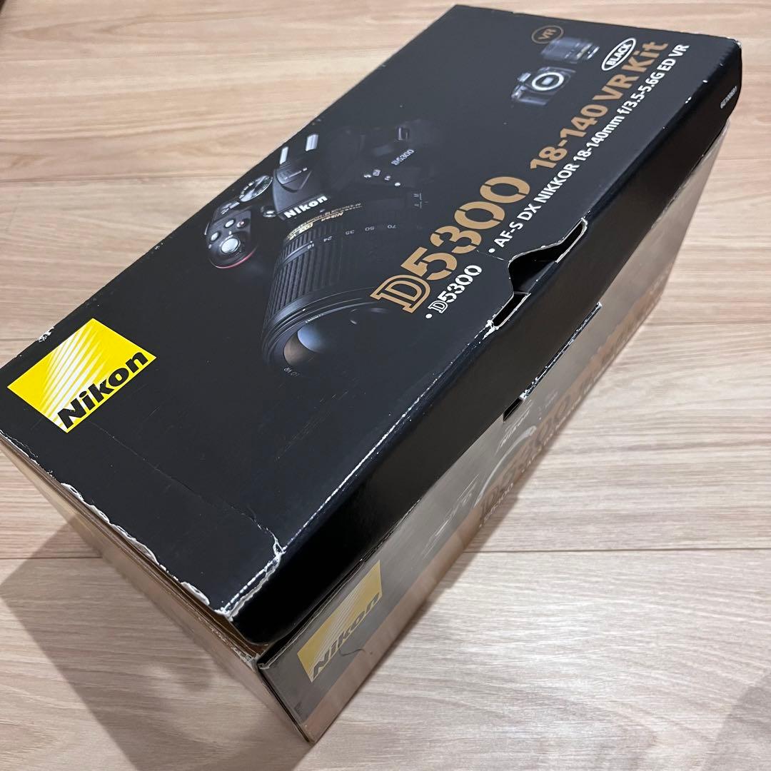 美品Nikon D5300 with DX VR 18-55 3.5-5.6g