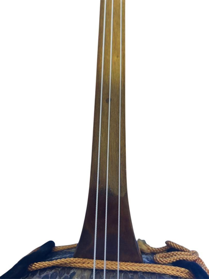 六線　琉球　 沖縄三線 蛇皮 民族楽器 破れ補修済み　沖縄伝統楽器　バチ付き