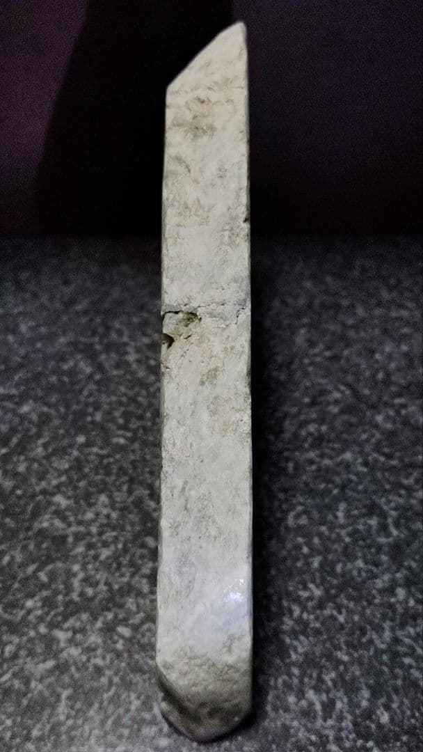 ★翡翠原石★糸魚川硬玉【姫川・転石・川ズレ・スライス0.6kg】