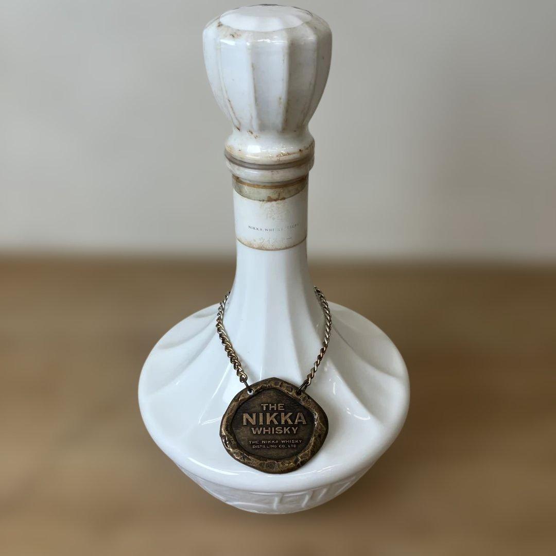 未開封700mlウイスキー 鶴 白陶器ボトル 総重量約1.5kg