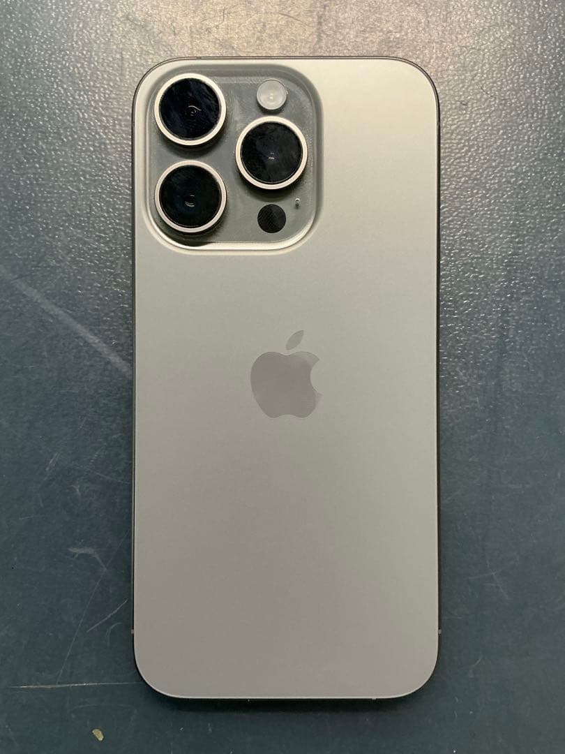 iPhone 15 Pro 256g ナチュラルチタニウム　純正ケース付