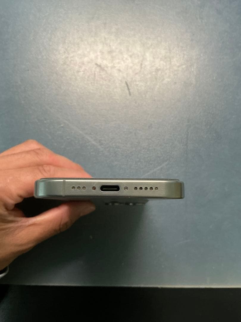 iPhone 15 Pro 256g ナチュラルチタニウム　純正ケース付