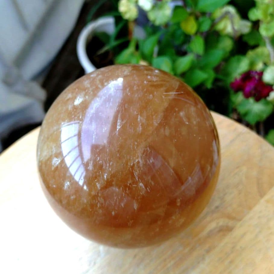 割引特価☆キラキラ☆虹入ゴールデンカルサイト丸玉　スフィア1.7Kg　木製台座付