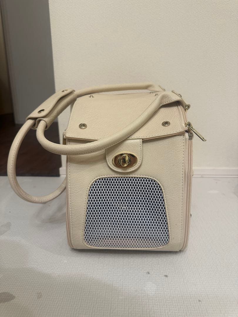 ペットキャリーバッグ 猫 犬 折りたたみ式 防水性 耐久性 高級PUレザー