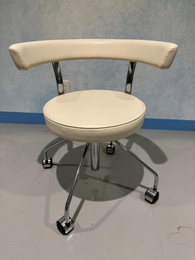 【美品】ラウンドアームチェア　ＤＤ－Ｃ３８０