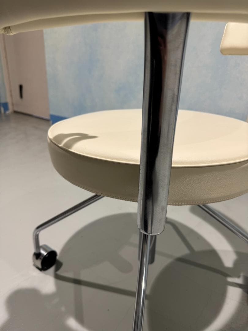 【美品】ラウンドアームチェア　ＤＤ－Ｃ３８０