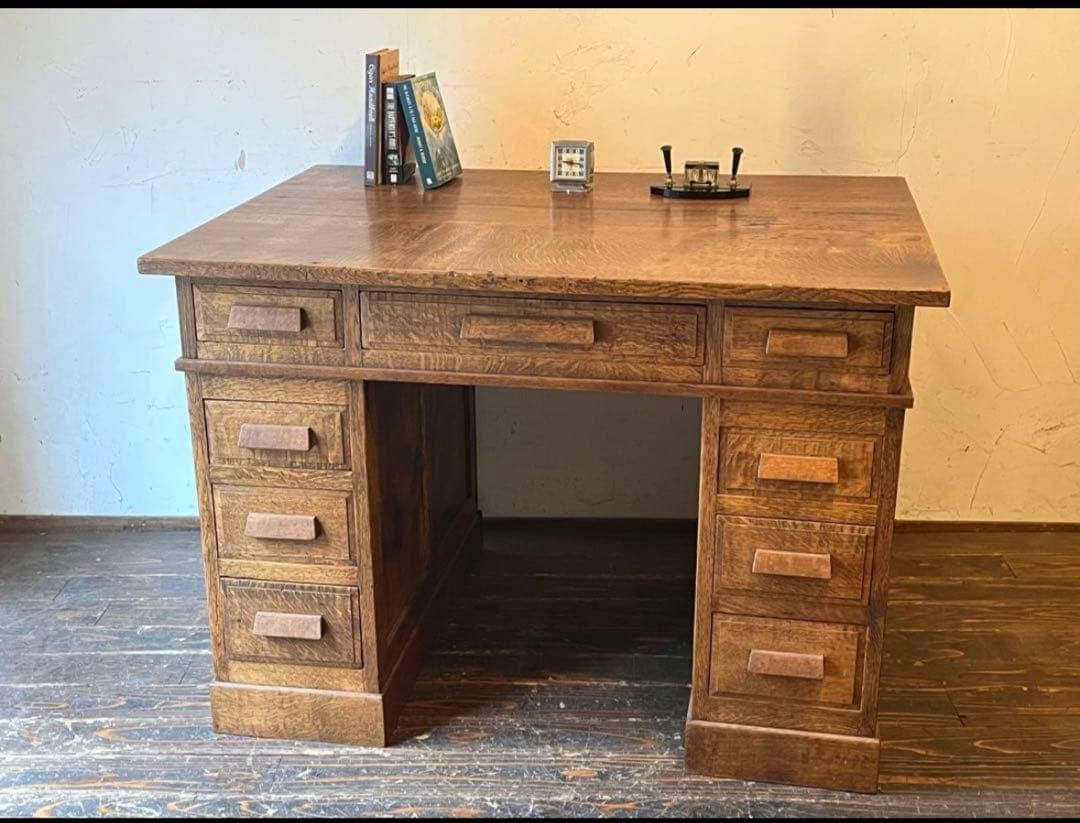 ヒョウ　木製アンティーク　デスク