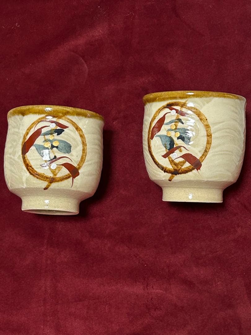 伝統的な日本の陶器　金銀を使用の縁起物夫婦湯呑2個木製箱付‼️大特価SALE終了