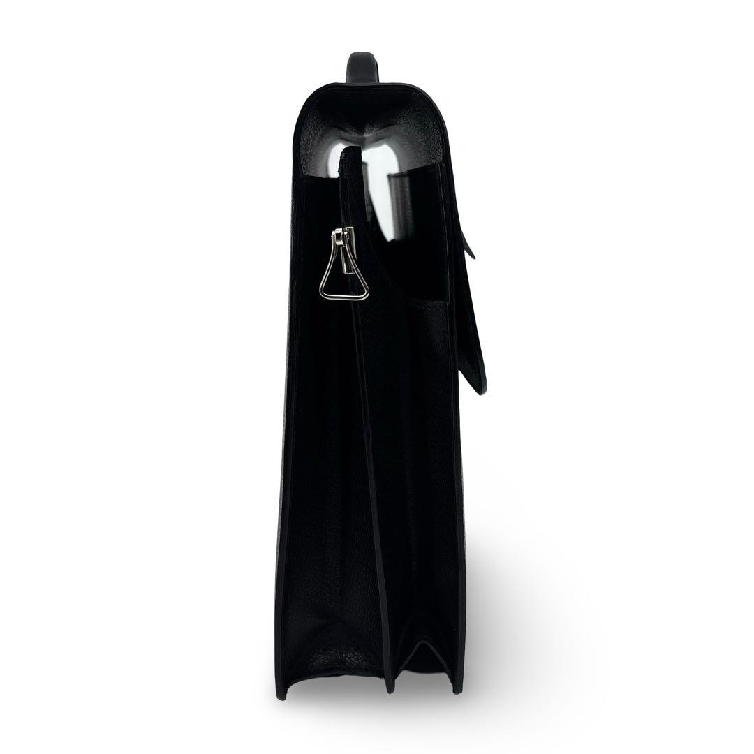 【極美品】フェラガモ　ブリーフケース　ビジネスバッグ　レザー　革　金具　鍵付　黒