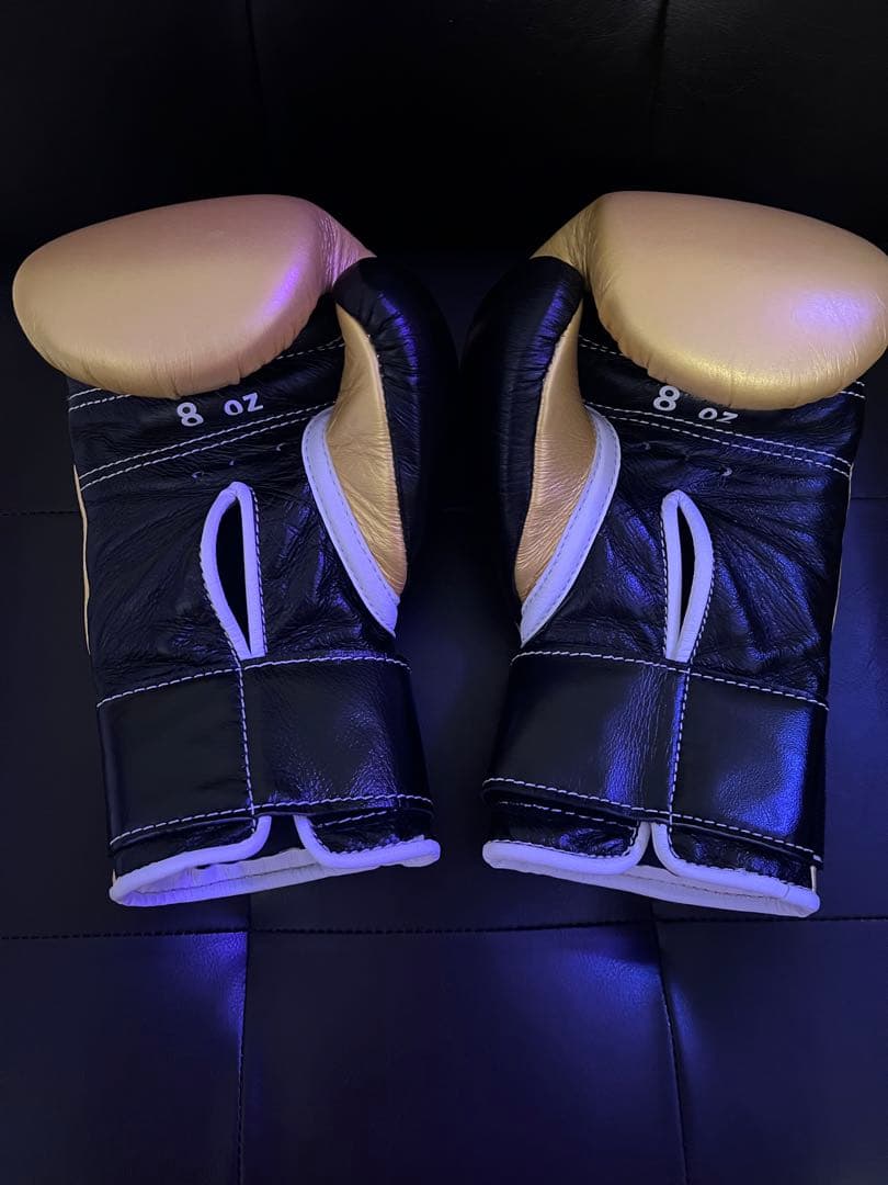 新品未使用 Winning ボクシンググローブ 8oz ゴールド/ブラック