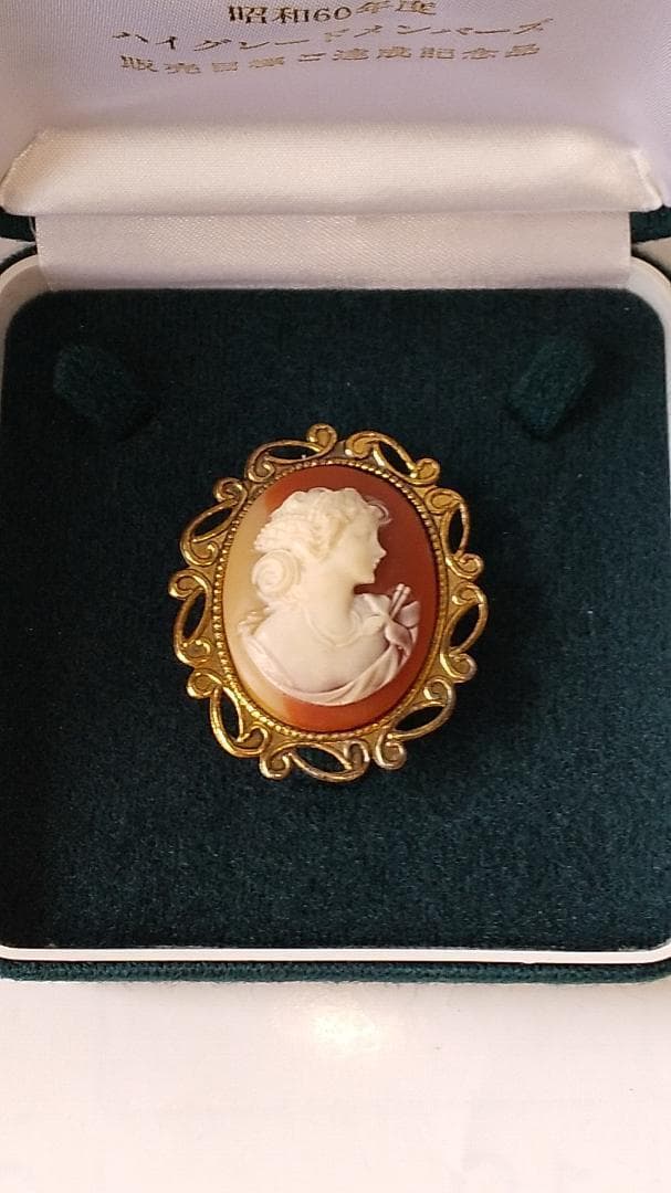 カメオ CAMEO ブローチ ヴィンテージ 美品 です（ケース付き）。